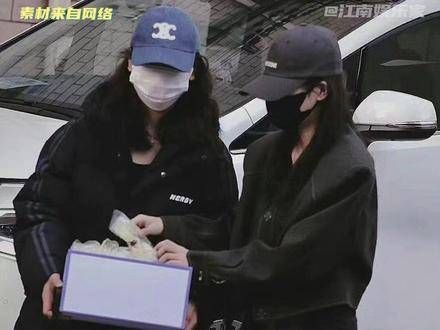 给粉丝送了桃片糕,小姐姐!我也希望你能亲手给我送来一份!