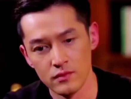 提及往日恋人(薛佳凝),眼中顿时泛起泪光,坦诚地说:她真的非常美好