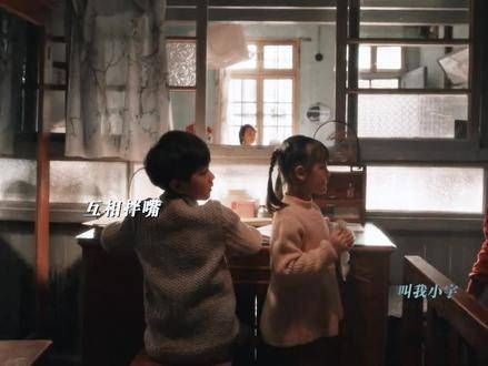 “小栋哲是巷子里最萌的孩子,虽顽皮但会帮妈妈撑腰,真是个小大人”