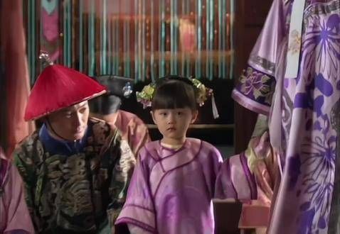 小公主真是个萌宝,竟然还敢瞪华妃一眼