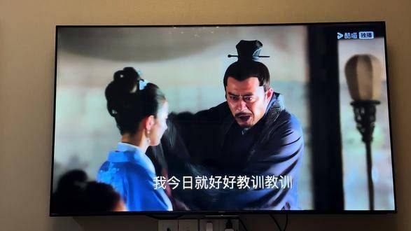 紫袍金带,见者男士整理衣冠,女士起身迎接