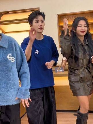 舞王登场，众人让路