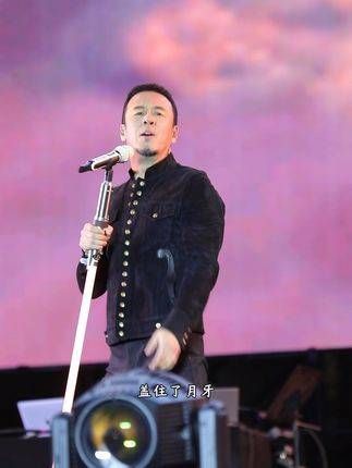 专业的歌手都称赞杨坤的实力,唯有业余的批评者在诋毁他…