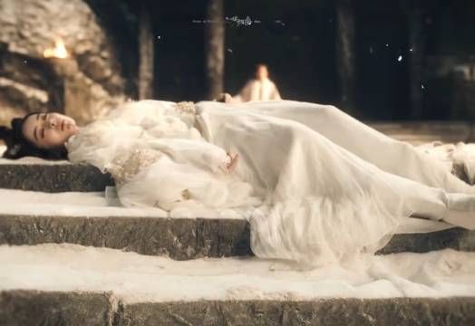 娜扎丞磊诀别吻戏破碎感拉满了呀,初代神女与乘黄的凄美诀别吻…
