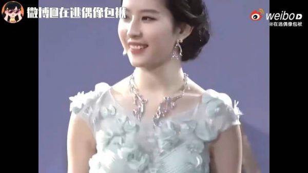 完美颅骨+天鹅颈,真的太适合盘发了!古典优雅感拉满!