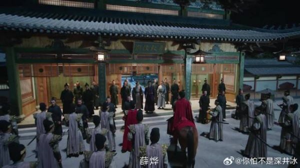薛烨深夜带队包围燕家,想要进去搜查,燕临直接怒怼