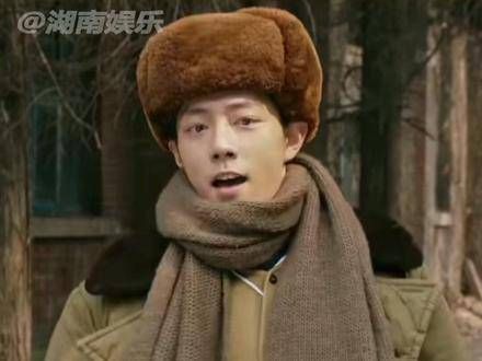 在新剧中扮演了一个特别抢镜的角色,肖春生下车如此潇洒,这是谁教的呢!