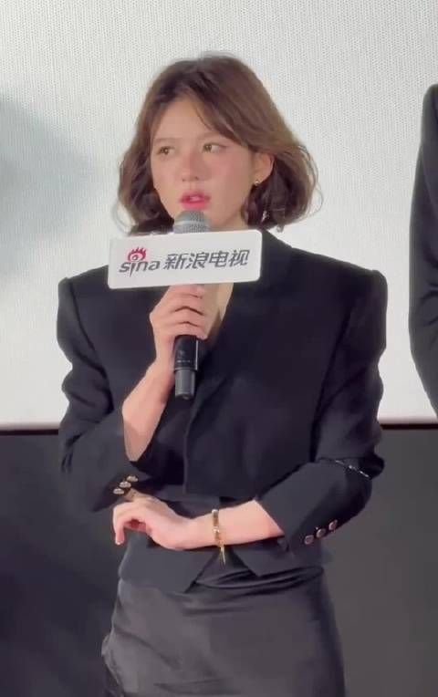 露思还是那个特别感性的小女孩呀~会跟着角色一起成长!