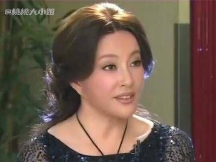 谁会想到,晓庆奶奶竟然在节目中与前夫相拥而泣,刘晓庆姜文恋爱爽文女主