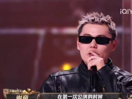 这一笑让人心神荡漾,我都被笑得迷糊了