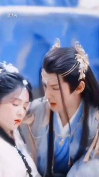 桑佑始终对桑酒疼爱有加