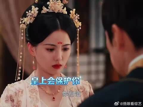 这也太宠了吧!皇上亲自给子顾上药