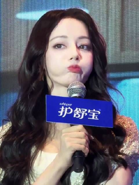 女明星的反差感,御姐&甜妹随时切换