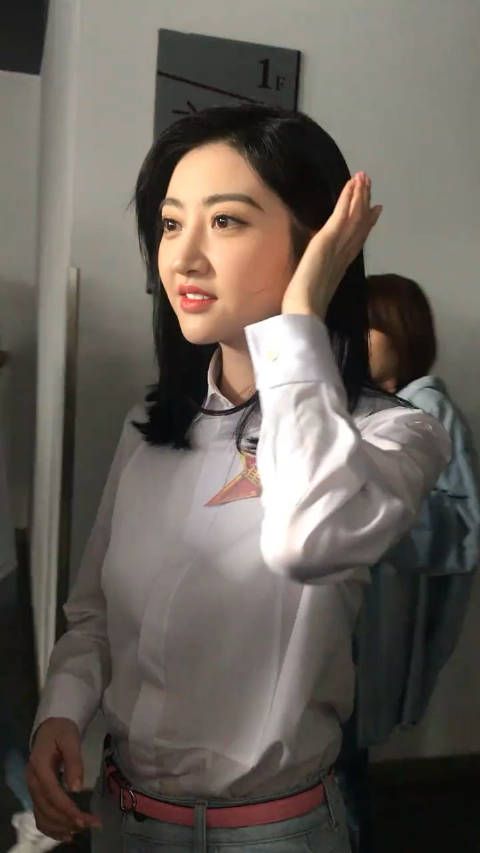 景甜的怼脸拍,隔着屏幕都能感受到她的甜
