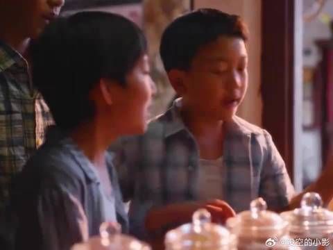 乡下外甥暂住城里大舅家,穷人家的孩子懂事得让人心疼