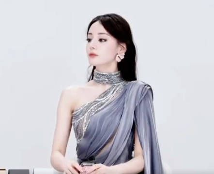 迪丽热巴今日份直播生图,这一刻明白了造型师的意义