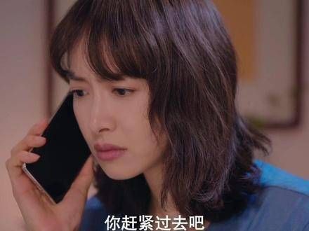 亲人的离去,犹如一场突如其来的暴雨,瞬间浸透了女孩的世界
