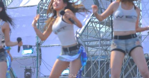 韩国水上音乐节的女团演出,小姐姐们是真的热情奔放有活力
