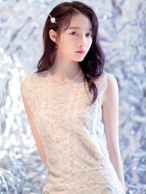 女儿护着妈妈结果遭到爷爷的挨打