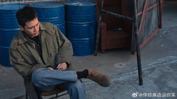 女会长瞧不起穷小伙 小伙还帮她找人,这也是没谁了