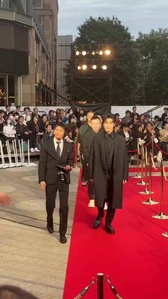 晓明哥亮相电影节,状态极佳