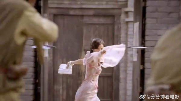 神勇武工队传奇:汉奸被女特工迷住,急着带她回家,下秒好看了