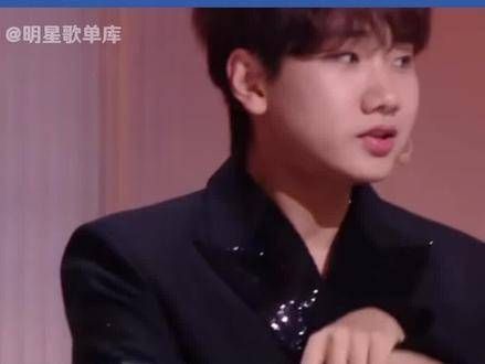 看来这首歌的版权在他手上,否则他才不舍得唱这么多句