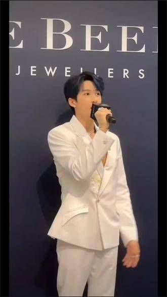 前方有光芒,后方有我们