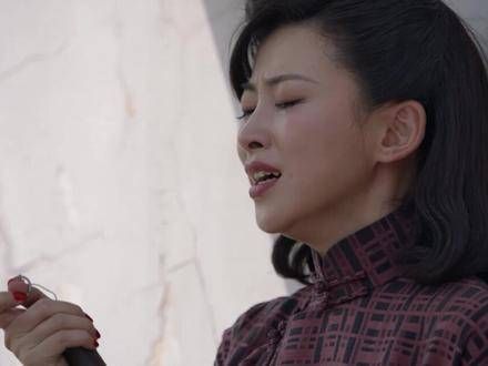 蓝心洁身处重重包围之中,为防止身份泄露,她毅然引爆手榴弹,壮烈牺牲