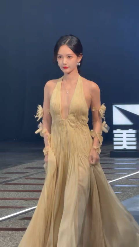 李一桐生图的神,脸太绝了太美了