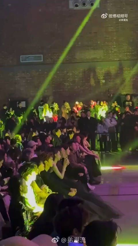 谁懂台下姐妹帮自己直拍的感觉!