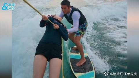 杜江霍思燕解锁kiss新姿势,结婚9年甜如热恋,幕羡煞旁人