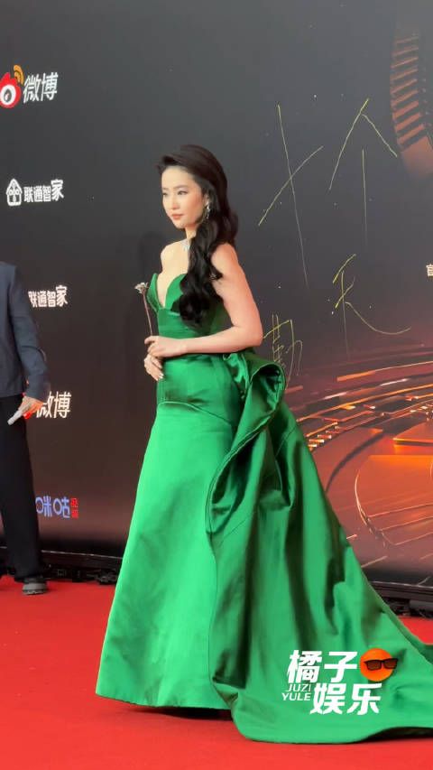 刘亦菲压轴出场,仙女下凡 美的有点太超过了