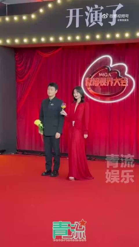 蓝盈莹这次的红毯造型也是别出心裁了呢…