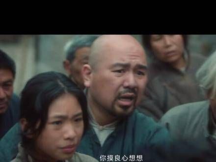 不敢置信前一刻魏若来还在周姨身上保护他免受打击…