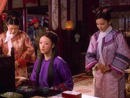 想不到华妃竟然如此爱吃醋,连身边的宫女也让她醋意大发