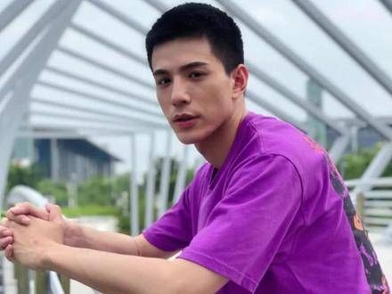 苍兰诀里的大黑龙现实中帅气十足!经典痞帅男主的风范