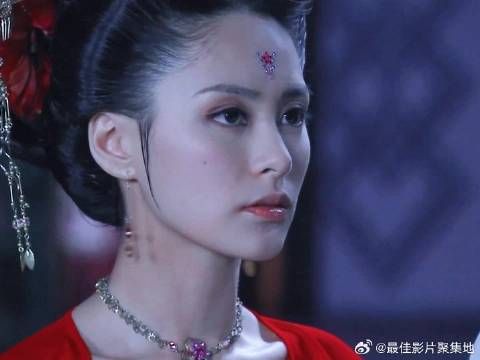 “这部剧的服化道是配得上她美貌的”!