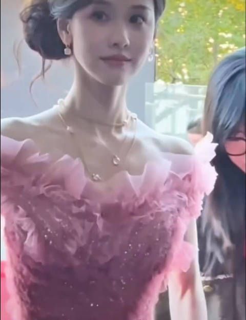 陈都灵这个视角好像小说里,女主突然走进男主的眼里的感觉
