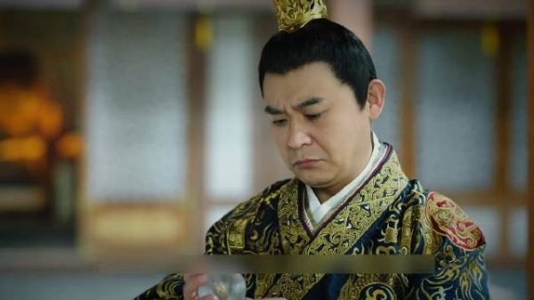 王爷得了个稀罕物,转手送给花匠,不想那稀罕物下一秒直接爆炸了