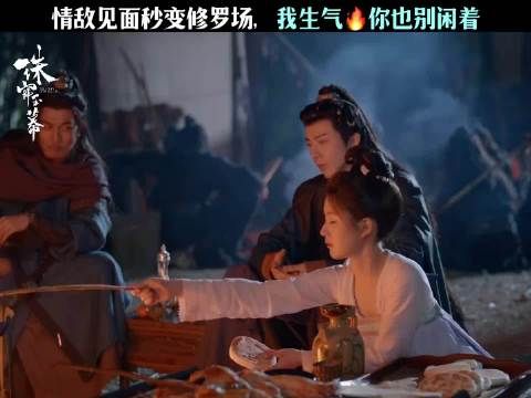 燕子京和蟑螂君在聚会互怼,塞肉递饼成互嘲