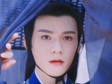 “太子殿下,容冠中原”