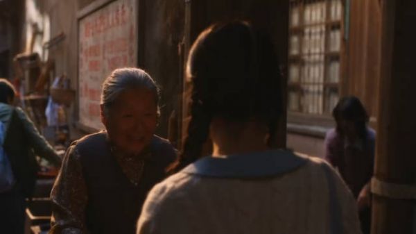 小巷人家里,李佳一人背负了一家四口的愿望,但是寄人篱下的生活…