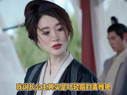 她仰慕她，敬重她，同时又羡慕她，嫉妒她