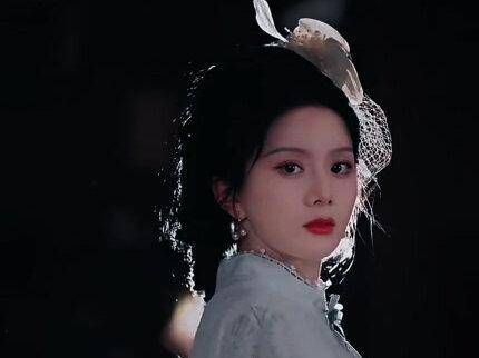 我要凭借暗夜里的光,还她一曲长歌相望