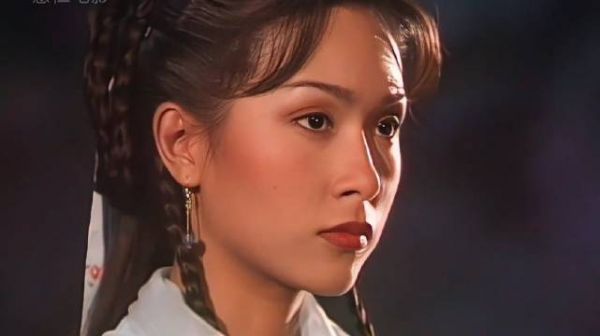 聂小凤的一对双胞胎的女儿,没有一个肯认她