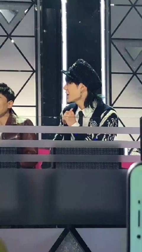 王一博和一般人真不是一个次元的， 就像漫画里走出来的撕漫男本男