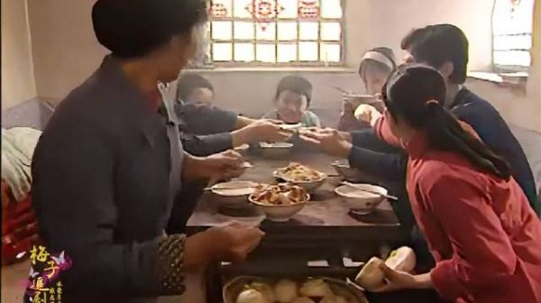 嫂子拿出许久不吃的肉招待小叔子女朋友,却遭到嫌弃