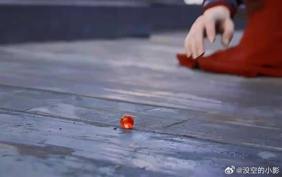 太惨了,刚见面就这样虐她
