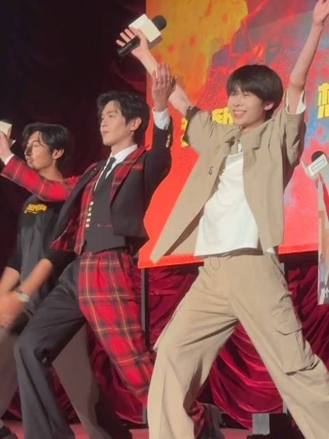 电影真好看,张哥真是帅气,嘿嘿 从21世纪安全撤离 张若昀 电影